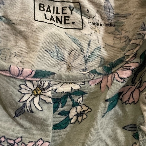 Bailey Lane Floral Top with Ruffle Details Size 6-7 - Picture 4 of 4